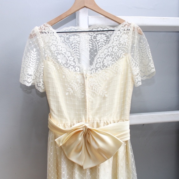 Elegant Cream Lace Dress - Picture 4 of 15